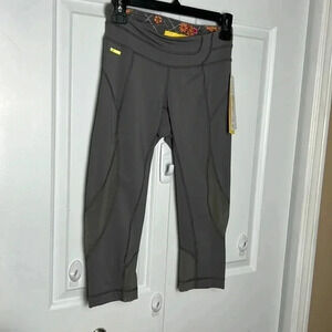 NWT LOLE RUN CAPRIS LOLE LEGGINGS XS GREY WITH YELLOW TRIM LOGO  REG 80$